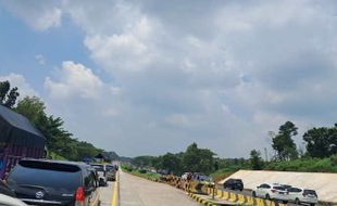 Tol Cipali Macet, Mobil Hanya Bisa Melaju 10 Km/Jam