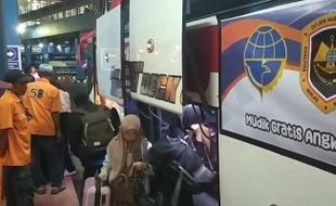 Ribuan Pemudik Berdatangan di Terminal Tirtonadi Solo, Besok Puncaknya