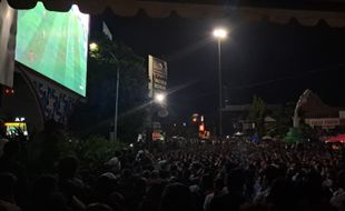 Nonton Timnas Lawan Uzbekistan, Ribuan Orang Padati Tugu Susu Murni Boyolali