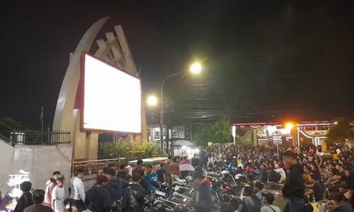 5.000 Penonton Tumplek Blek Nobar Timnas Vs Uzbekistan di Alun-alun Sragen