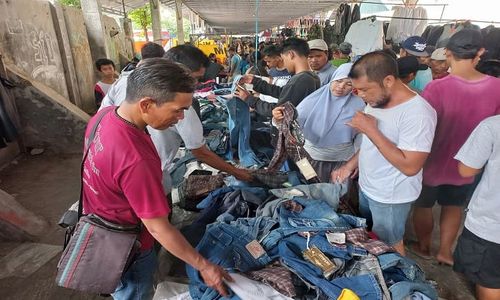 Obral Baju Mulai Rp5.000, Pasar Legen Klaten Dibanjiri Pembeli di H-1 Lebaran