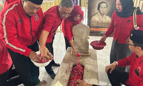 Beri Dukungan Surat Megawati, PDI Perjuangan Jateng Ziarah ke Makam RA Kartini