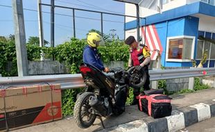 Perjalanan Mudik ke Grobogan, Pemudik Asal Tangerang Alami Lepas Ban di Pantura