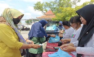 PUDAM Tirta Lawu Karanganyar Gelar Pasar Murah, 500 Paket Sembako Ludes