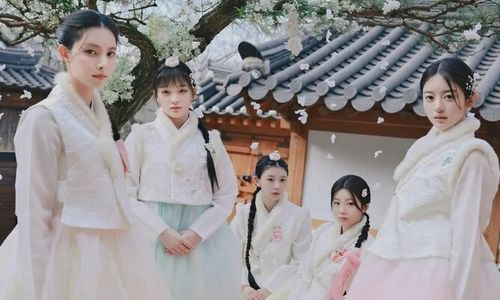 Warganet Korea Tuduh ILLIT Menjiplak Konsep Pemotretan Hanbok NewJeans