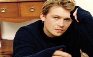 Joe Alwyn Dikabarkan Telah Move On dari Taylor Swift