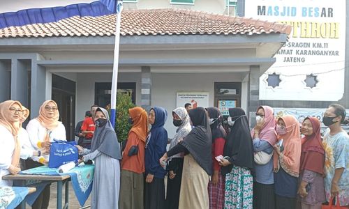 500 Paket Sembako Murah Ludes Diserbu Warga di Kebakkramat Karanganyar