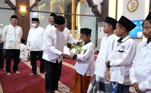 Semen Gresik Salurkan Ribuan Paket Sembako dan Santuni Ratusan Anak Yatim