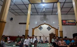 Tarling di Masjid Juwiran Berusia 647 Tahun, Bupati Klaten Janjikan Karpet Baru