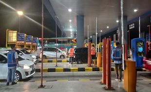 3.000-An Kendaraan Melintas Per Jam, Gerbang Tol Kalikangkung Padat Merayap