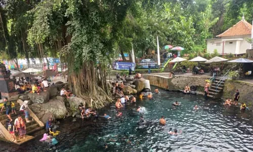 Umbul Sigedhang-Kapilaler Klaten, Segarnya Berasa Mandi 1.001 Galon Air Mineral