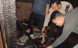 Ditinggal Salat ke Masjid, Rumah Warga Sukodono Sragen Terbakar