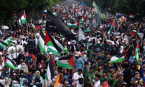 Ribuan Warga Ikuti Jalan Sehat Aksi Bela Palestina di Gladak Solo