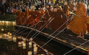 Jelang Waisak, 40 Biksu Jalani Ritual Thudong Dilepas dari TMII ke Borobudur