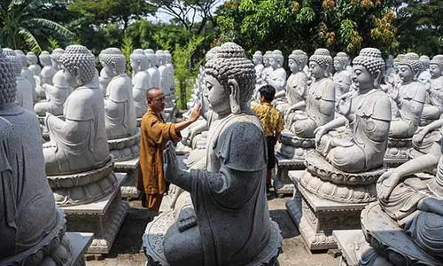 Ritual Pemandian Buddha Rupang Jelang Waisak di Vihara Mahavira Graha Semarang