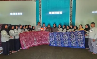 Batik Tulis Pasucen, Warisan Tradisional Difasilitasi RB Rembang Semen Gresik