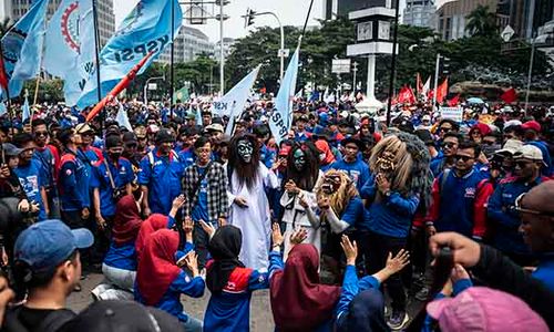 Aksi Damai Ribuan Buruh Peringati May Day di Patung Kuda Jakarta