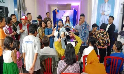 Diah Warih Anjari Berulang Tahun Bagikan Emas, Beras, dan Makan-makan Gratis