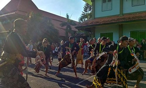 Keren! Siswa SMKN 8 Solo Tampilkan Flashmob Tari Jaranan Rayakan Kelulusan