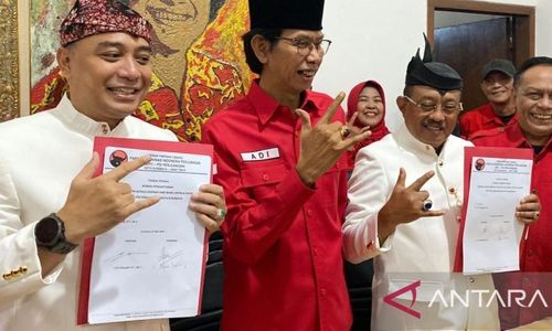 Maju Lagi di Pilwalkot Surabaya 2024, Eri Cahyadi-Armuji Resmi Daftar di PDIP