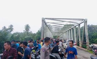 Innalillahi… Mobil Travel Terjun ke Sungai, Empat Orang Meninggal Dunia