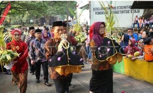 Unik! Ritual Manten Tebu Awali Musi Giling Tebu di PG Mojopanggung Tulungagung