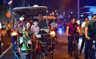 Long Weekend Waisak, Jokowi Naik Andong Keliling Malioboro Bareng Cucu