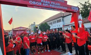 Jelang Rakernas V, Obor Api Abadi Mrapen Diberangkatkan dari DPD PDIP Jateng