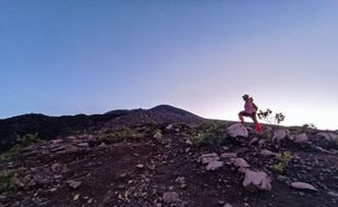 Waspada! Gunung Slamet Potensi Lontarkan Lava Pijar, Jalur Pendakian Ditutup