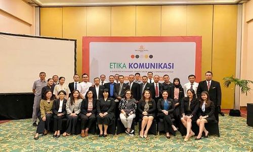 The Sunan Hotel Gelar In-House Training Etika Komunikasi