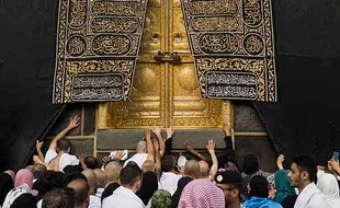 Doa Ketika Melihat Ka'bah, Wajib Dihafal Bagi Jemaah Haji dan Umrah