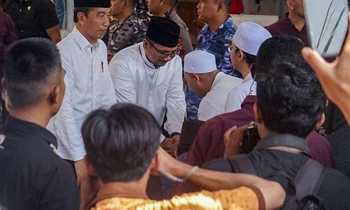 Presiden Jokowi Hadiri Pemakaman Istri Habib Luthfi di Pekalongan