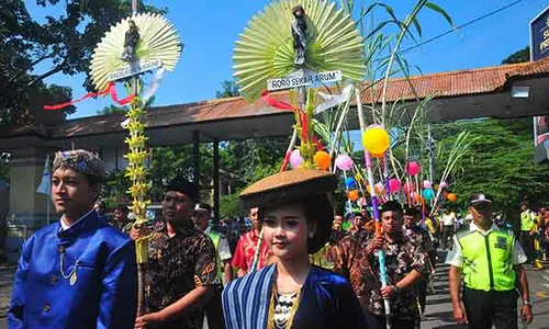 Potret Tradisi Manten Tebu Awali Musim Giling di Pabrik Gula Rendeng Kudus