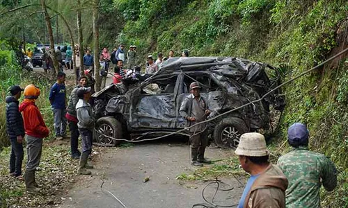 Evakuasi Mobil Terjun ke Jurang di Jalur Wisata Gunung Bromo