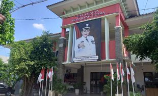 Viral Baliho Mbak Ita Dipasang di Kantor Kecamatan Semarang Utara, Cek Faktanya