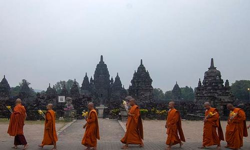 Prosesi Peringatan Tri Suci Waisak di Candi Sewu Klaten