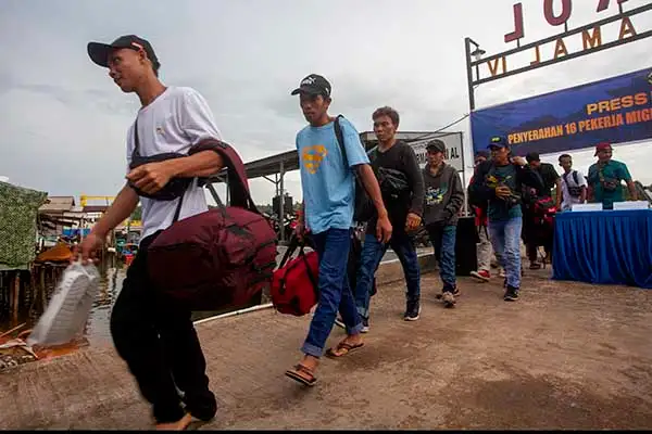 Melindungi Pekerja Migran