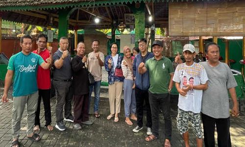 Politikus Muda Solo Sekar Tandjung Bersih-bersih Petilasan Keraton Pajang