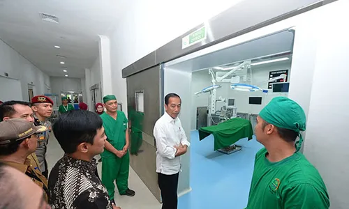 Kunker ke Sumsel, Jokowi Tinjau Fasilitas dan Peralatan Medis di RSUD Rupit