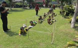 Tak Cuma Main-main, Outing Class SD Warga Bentuk Karakter Unggul Siswa Kelas 1