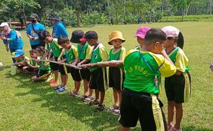 Bentuk Karakter Mandiri Siswa Kelas 2, SD Warga Solo Adakan Outing Class