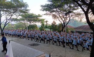 SMK Warga Mantapkan Kedisiplinan Siswa Kelas 10 di Acara Kemah Bakti