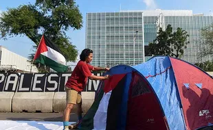 Aksi Solidaritas untuk Palestina, Massa Dirikan Tenda di Depan Kedubes AS