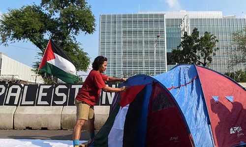 Aksi Solidaritas untuk Palestina, Massa Dirikan Tenda di Depan Kedubes AS