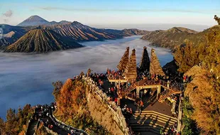 Potret Ramainya Pengunjung Wisata Gunung Bromo saat Libur Panjang Waisak