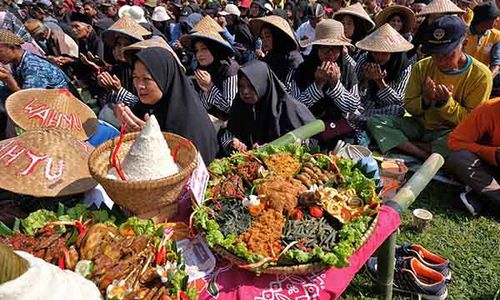 Awali Musim Tanam, Ribuan Petani Ikuti Tradisi Wiwit Tembakau di Temanggung