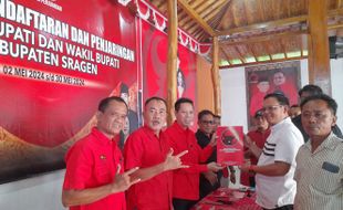 Bowo Ambil Formulir Cabup ke PDIP Sragen, Pilih Rabu Kliwon