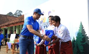 BRI Peduli Salurkan Bantuan CSR di SDN 01 dan 02 Gunung Geulis Bogor