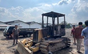 Diduga Sakit Hati, Pria Colomadu Bakar Bulldozer di Proyek Gedung Boyolali