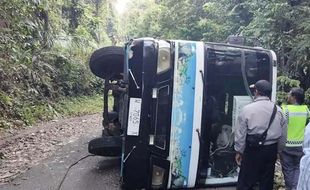 Bus Terguling di Balekambang Malang, 5 Orang Luka-luka